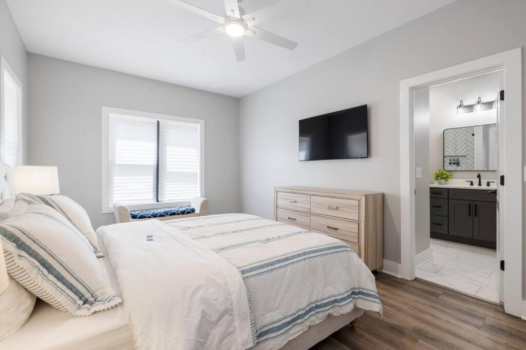 New Home, Dock, Kayaks, Game Room, Water Views Winchester Bagian luar foto