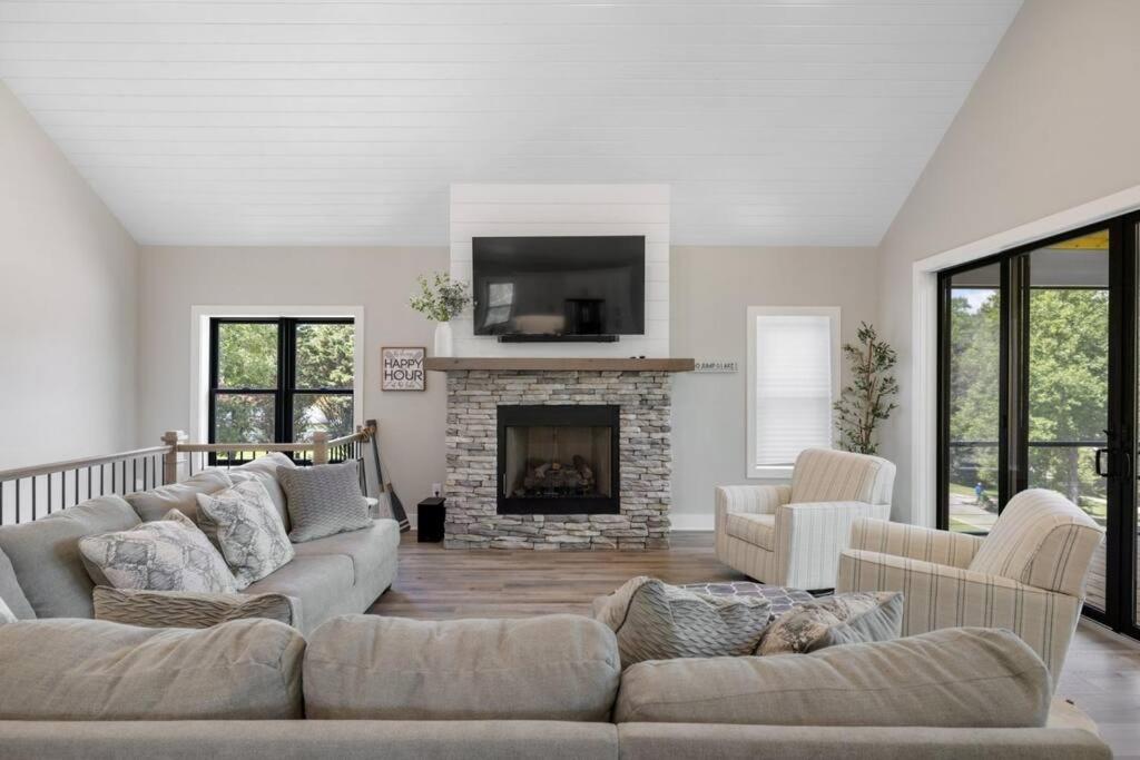 New Home, Dock, Kayaks, Game Room, Water Views Winchester Bagian luar foto